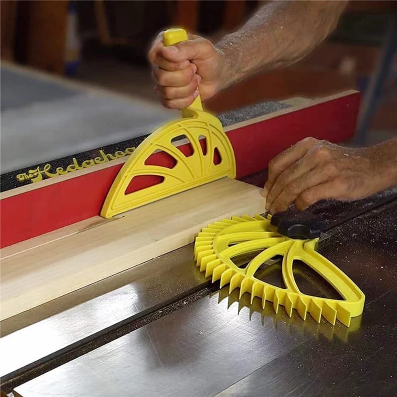 herramienta de empuje para mesa de corte uso en taller carpintero